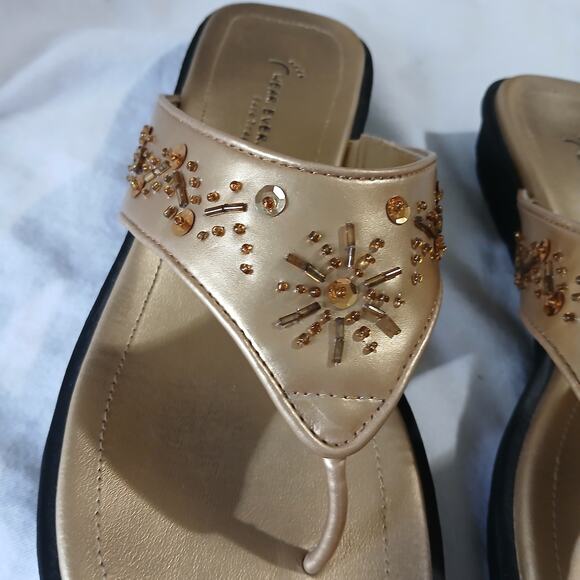 Wear Ever Bare Traps Bongo size 8M gold thong sandals bead and sequin accents - Picture 6 of 16